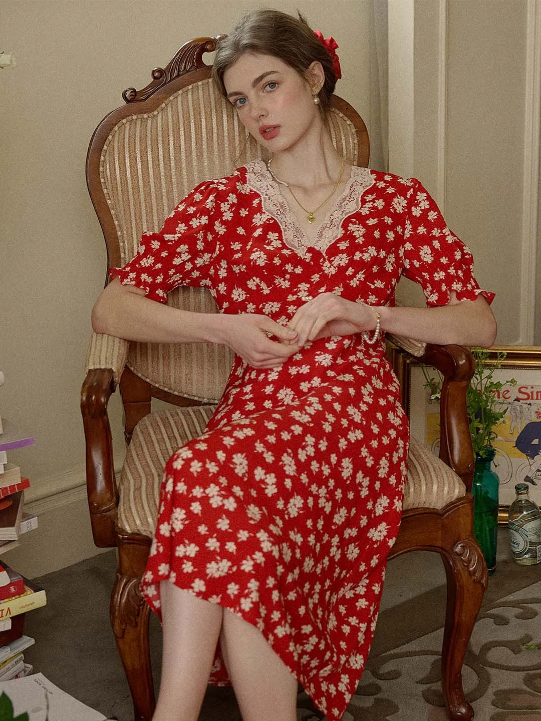 【Final Sale】Stormi Charming V-neck Lace Trimmed Floral Print Dress - Blue