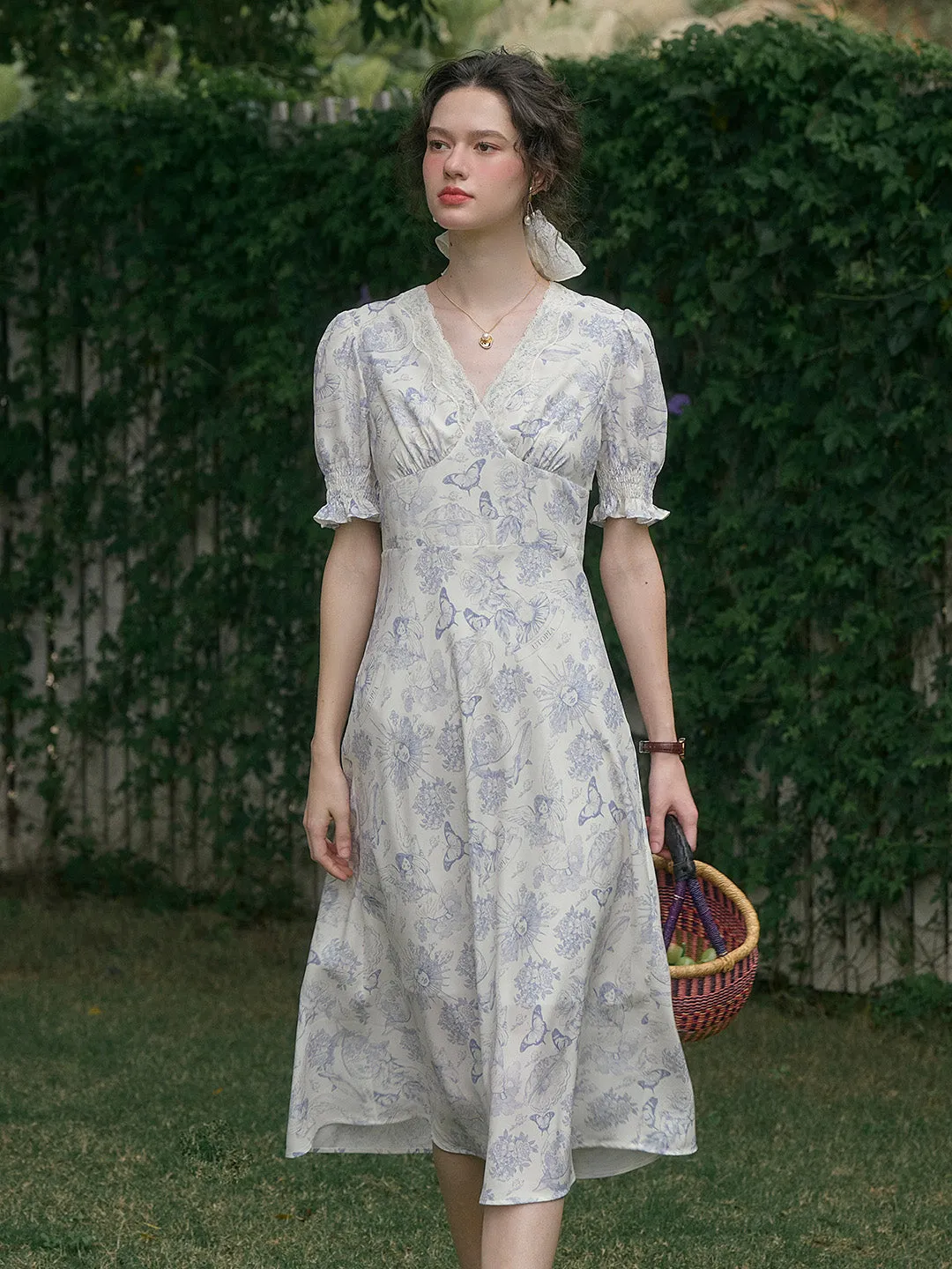 【Final Sale】Stormi Charming V-neck Lace Trimmed Floral Print Dress - Blue