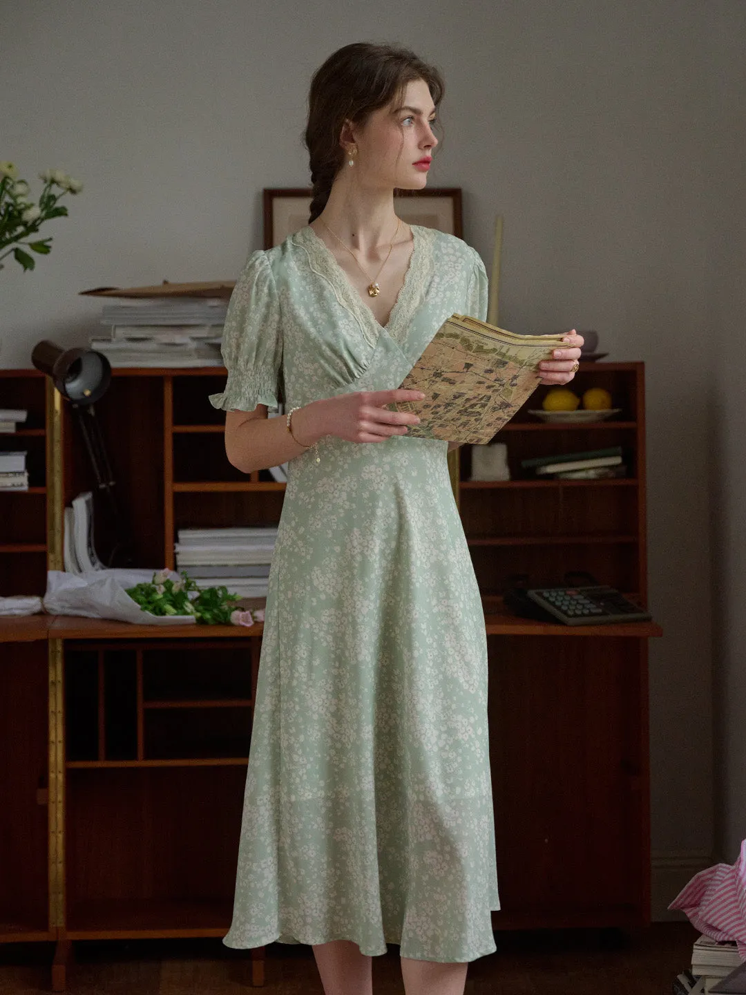 【Final Sale】Stormi Charming V-neck Lace Trimmed Floral Print Dress - Light Green