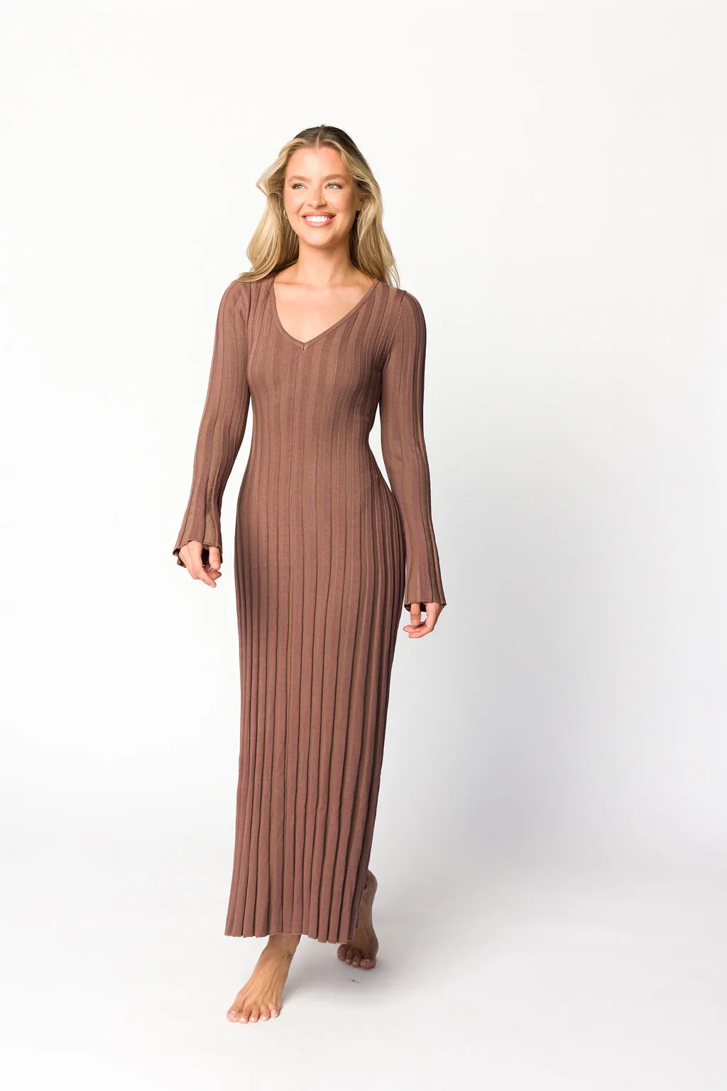 Hadley Long Sleeve V-Neck Knit Maxi Dress in Cocoa