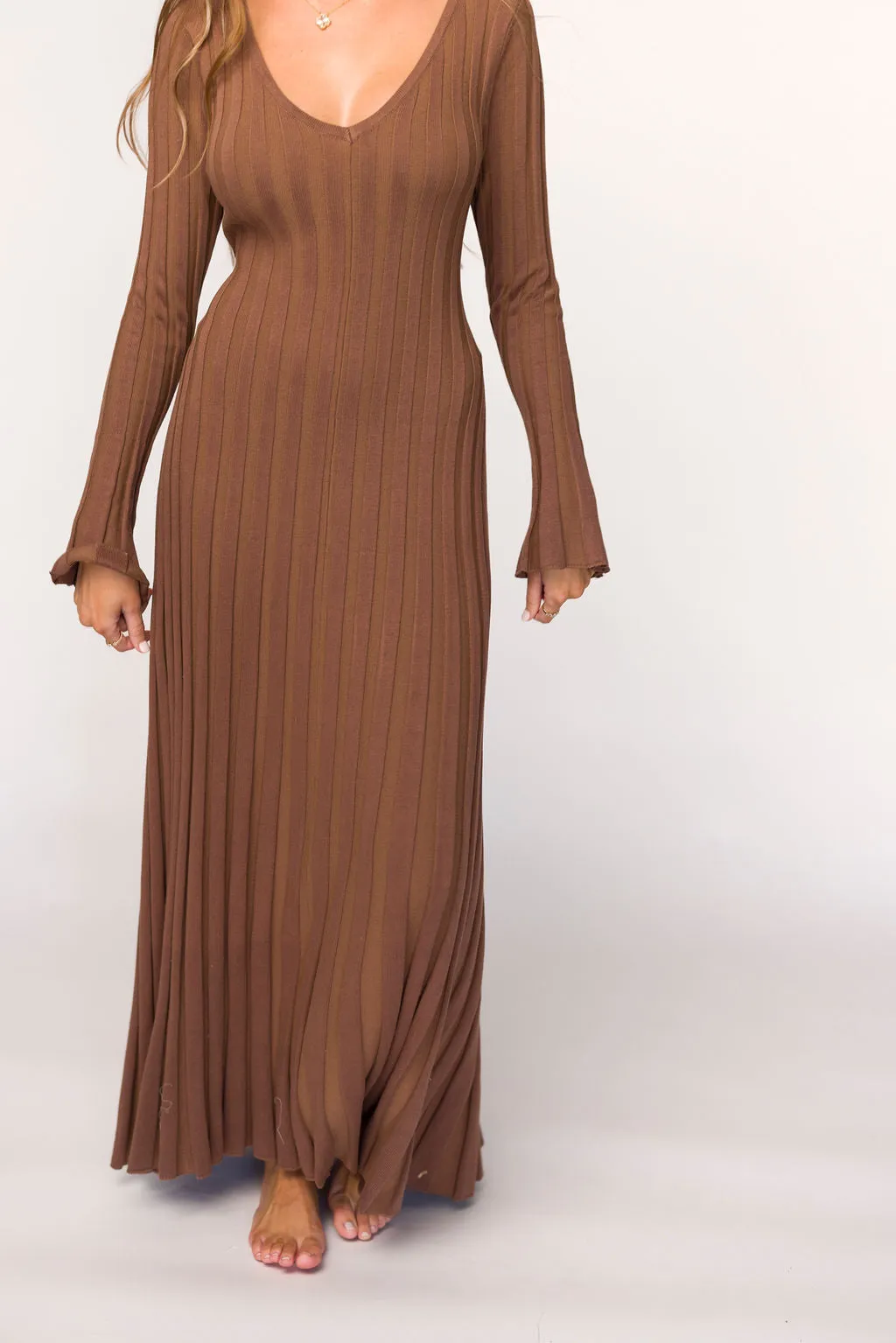 Hadley Long Sleeve V-Neck Knit Maxi Dress in Cocoa