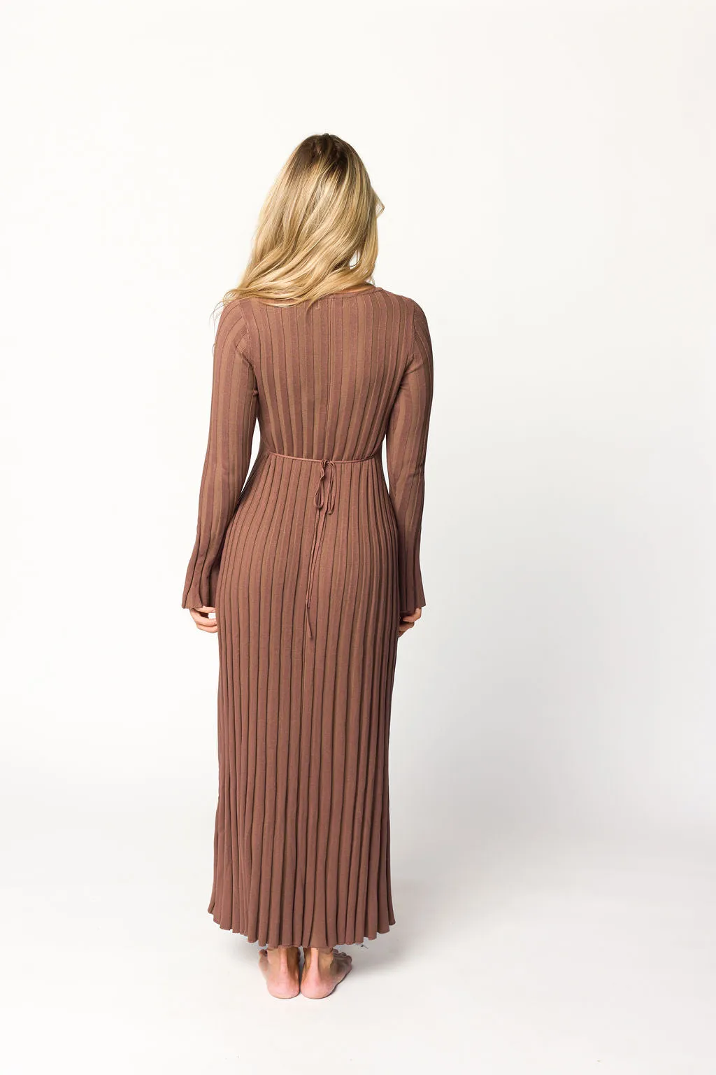 Hadley Long Sleeve V-Neck Knit Maxi Dress in Cocoa