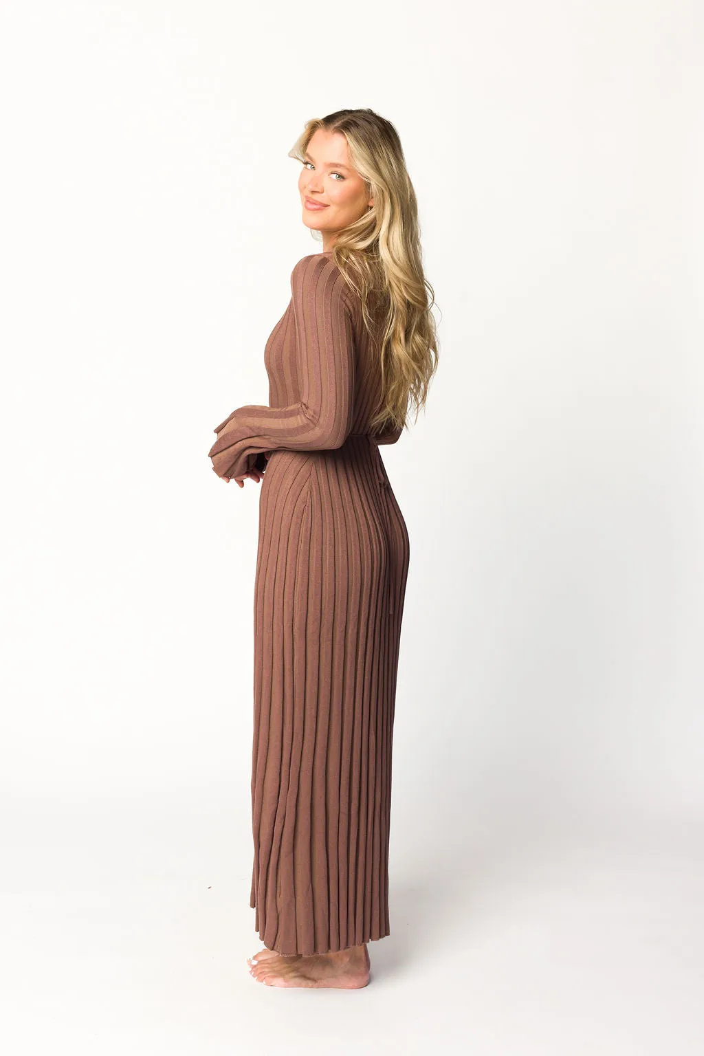 Hadley Long Sleeve V-Neck Knit Maxi Dress in Cocoa