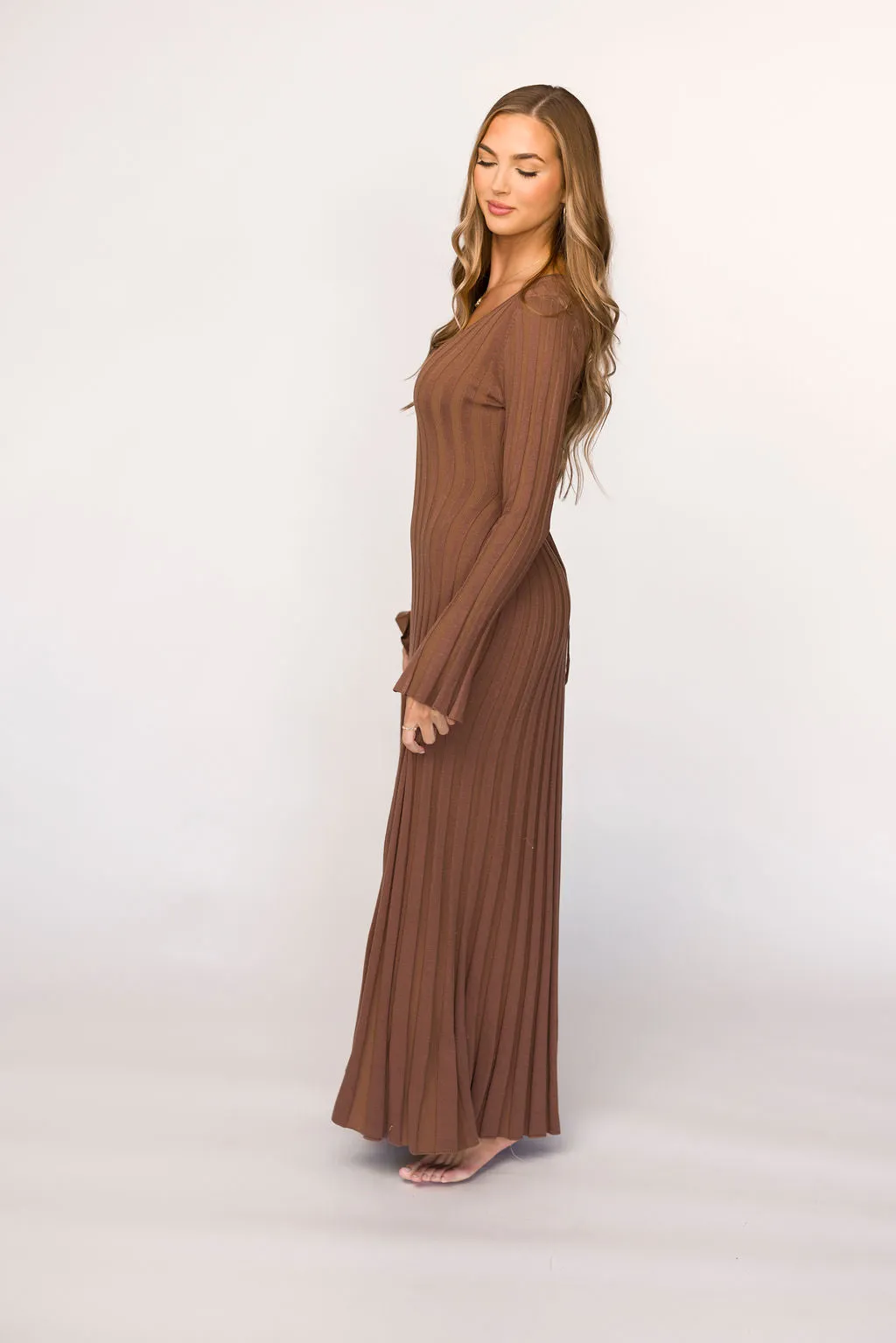 Hadley Long Sleeve V-Neck Knit Maxi Dress in Cocoa