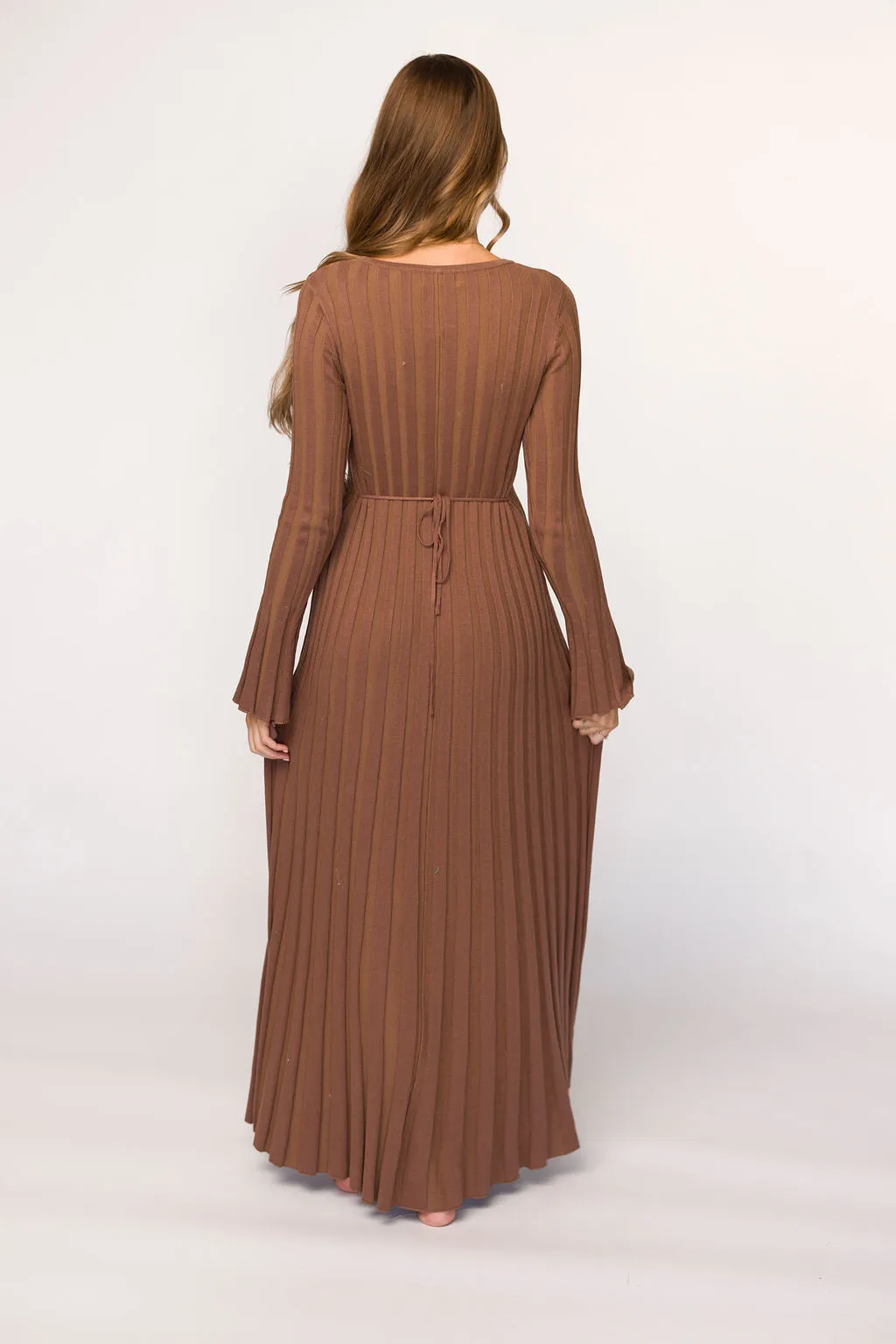 Hadley Long Sleeve V-Neck Knit Maxi Dress in Cocoa