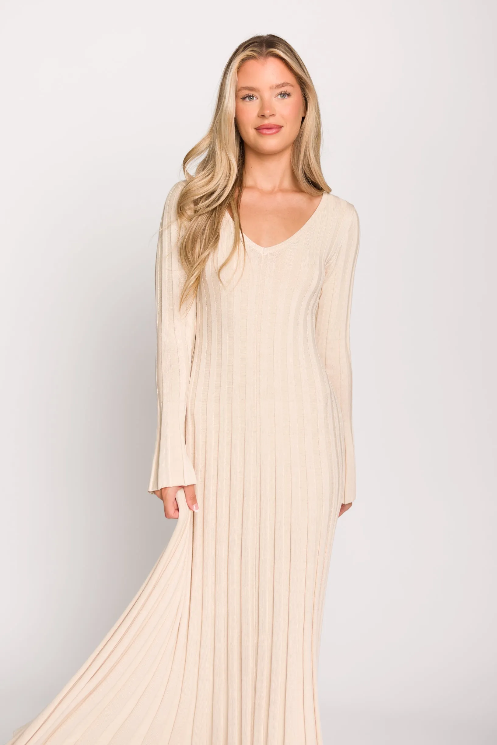 Hadley Long Sleeve V-Neck Knit Maxi Dress in Cream Taupe
