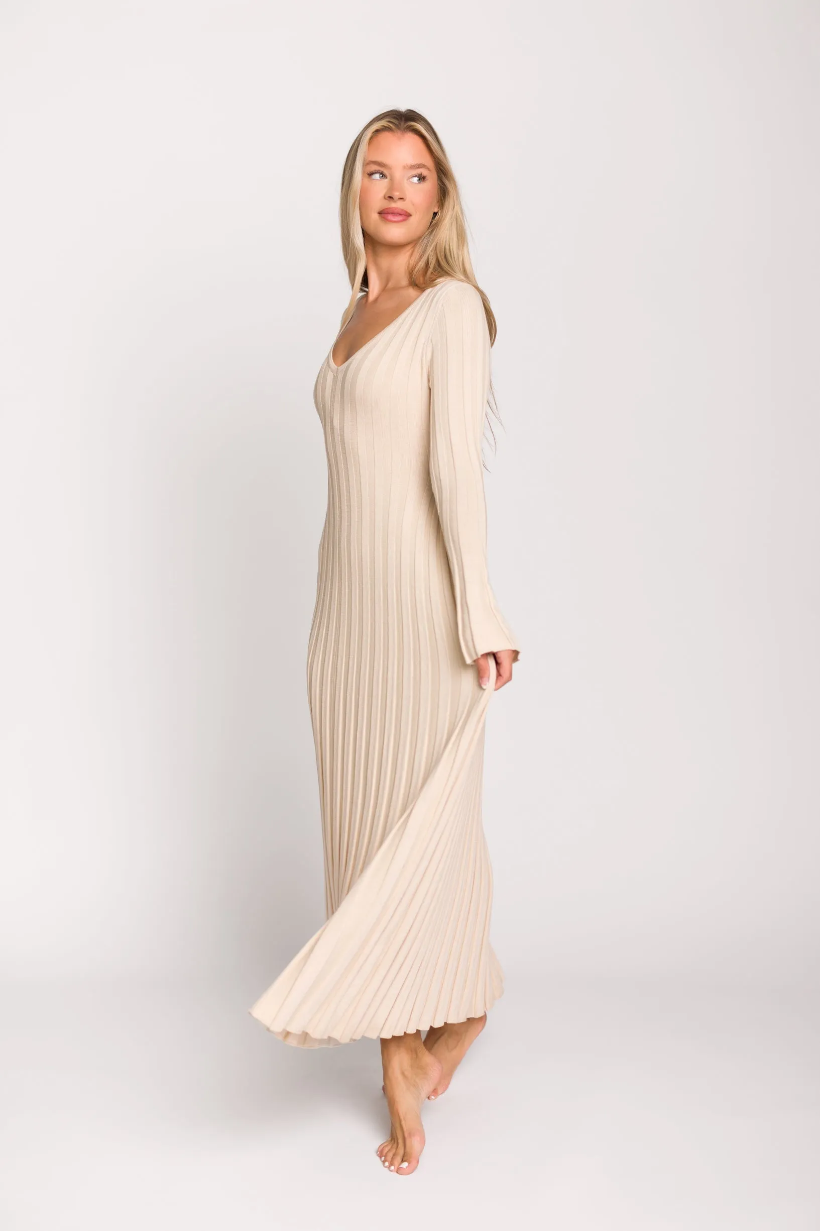 Hadley Long Sleeve V-Neck Knit Maxi Dress in Cream Taupe