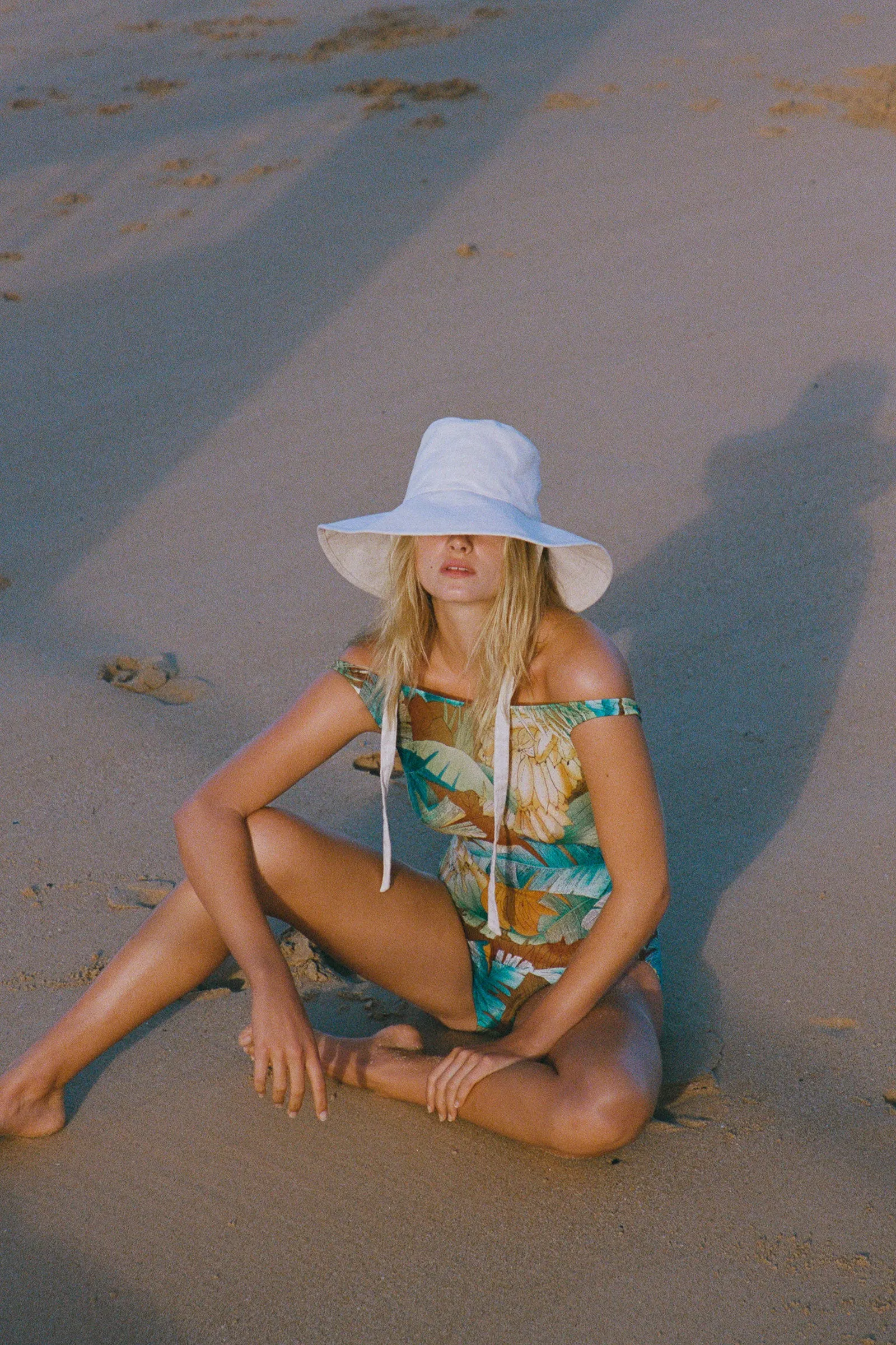 Summer Bucket - Pebble