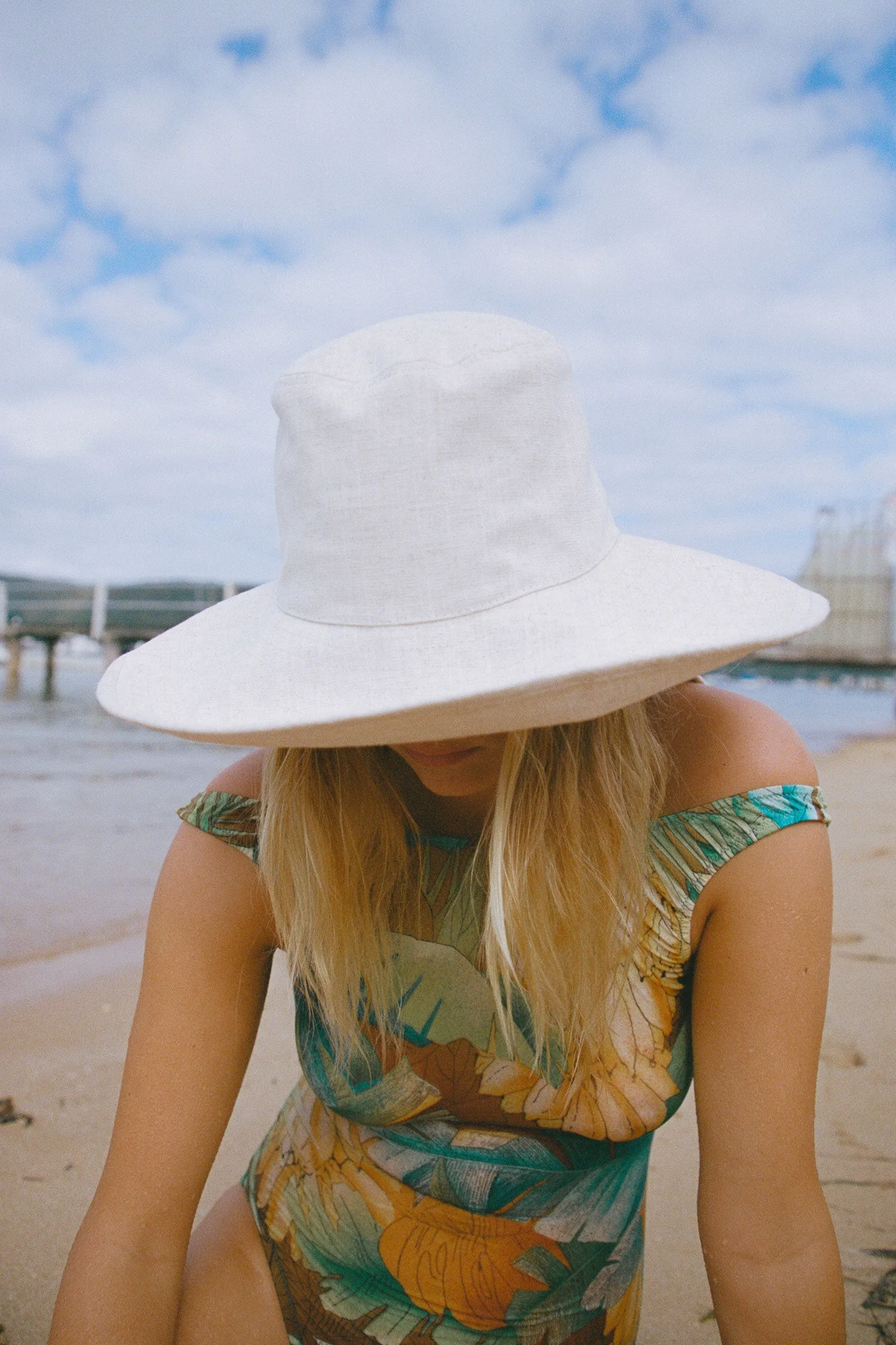 Summer Bucket - Pebble