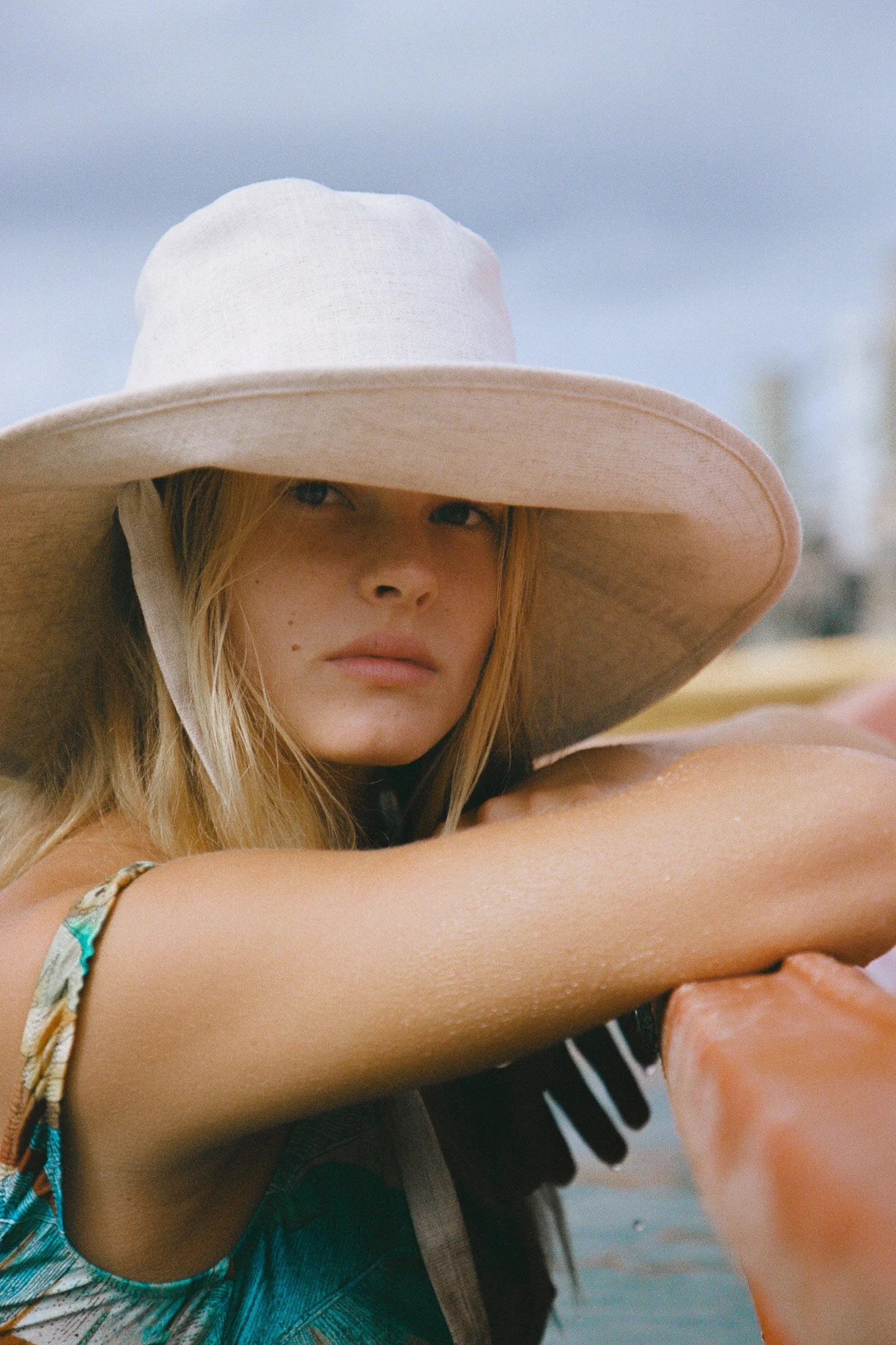 Summer Bucket - Pebble